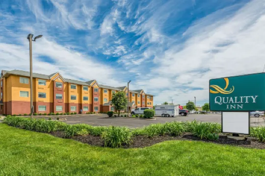 Quality Inn Grove City - Columbus South Отели в г. Гров Сити