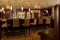 瑞吉娜鐵力士酒店，璀蔓臻選溫德姆 - 酒吧