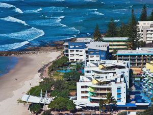 Rolling Surf Resort Sunshine Coast