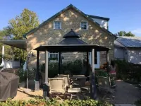 Stone Haus Bed & Breakfast فنادق في Hermann