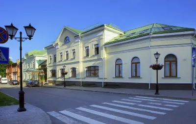 Двор Подзноева (Главный Корпус) Отели рядом с достопримечательностью «Церковь Успенья Богородицы с Пароменья»