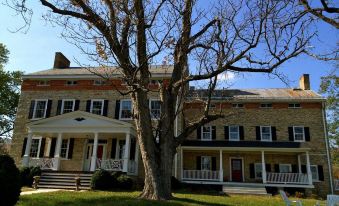 Inn at Springfield Manor - Housity