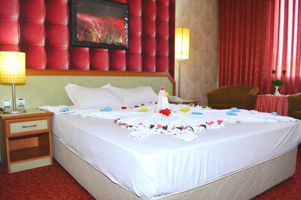 Grand Isias Hotel