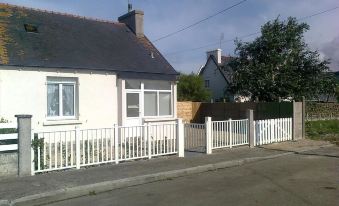 House with 3 Bedrooms in Guilvinec, with Enclosed Garden and Wifi