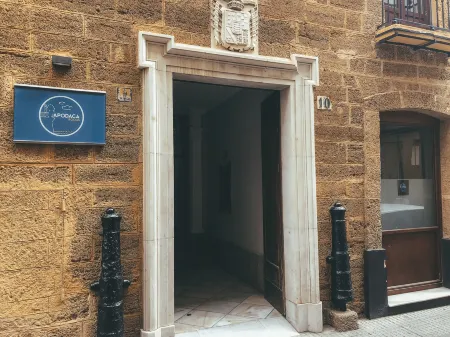 Apodaca Rooms Отели рядом с достопримечательностью «Torre Tavira»