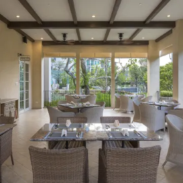 U Khao Yai Отели рядом с достопримечательностью «Wat Tha Chang»