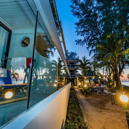 Thai Kamala Beach Front Отели рядом с достопримечательностью «Памятник Цунами»