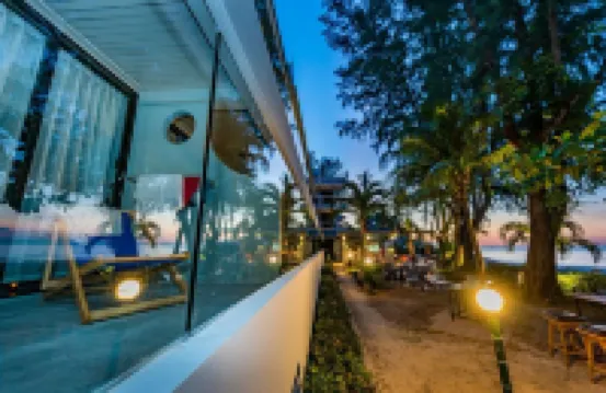 Thai Kamala Beach Front Hoteles cerca de Monumento del Tsunami