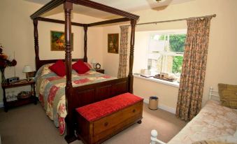 Gwaenynog Farmhouse - Housity
