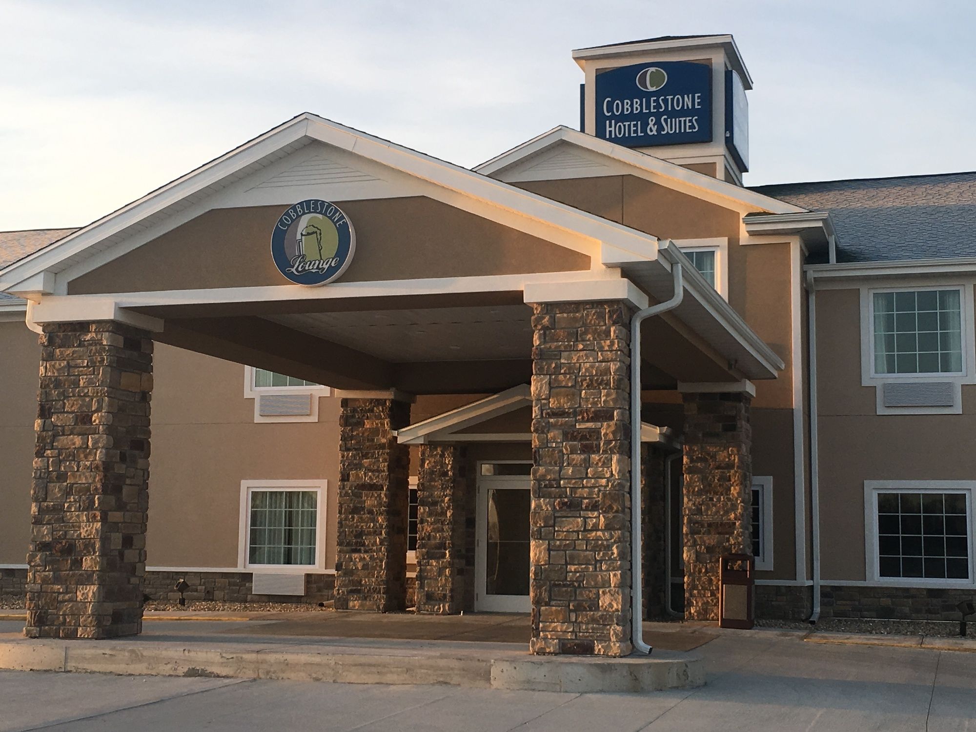 Cobblestone Hotel & Suites - Paxton