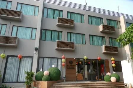 Hong Kong Seaview Holiday Resort Отели рядом с достопримечательностью «Чхеклапкок»