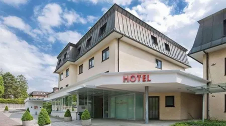 Hotel Scheffelhöhe Отели в г. Брухзаль