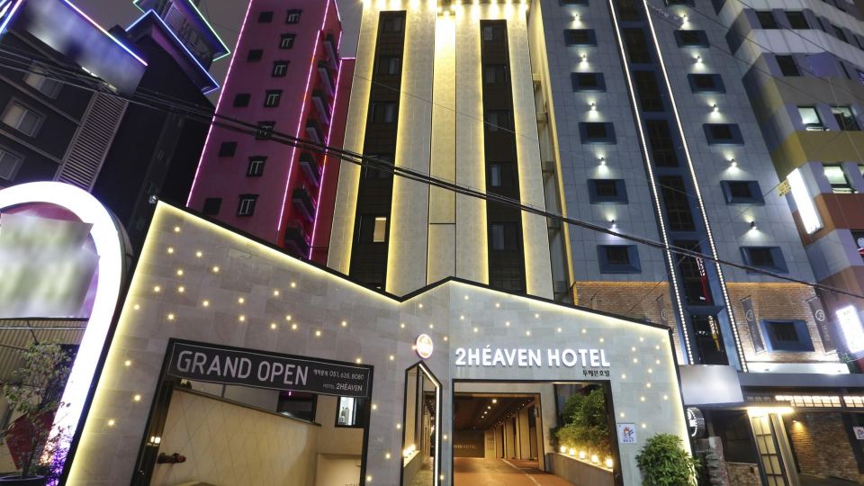 โรงแรม 2 เฮเว่น