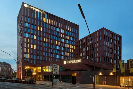 Hyperion Hotel Hamburg Отели рядом с достопримечательностью «Б-515»