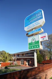 Summerhill Motor Inn