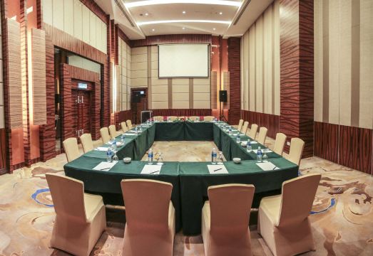 1. V8 호텔 조호..