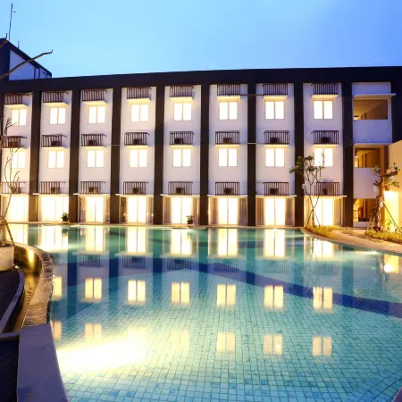 Front One Akshaya Hotel Karawang