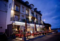 Hôtel de La Vallée فنادق في دينارد
