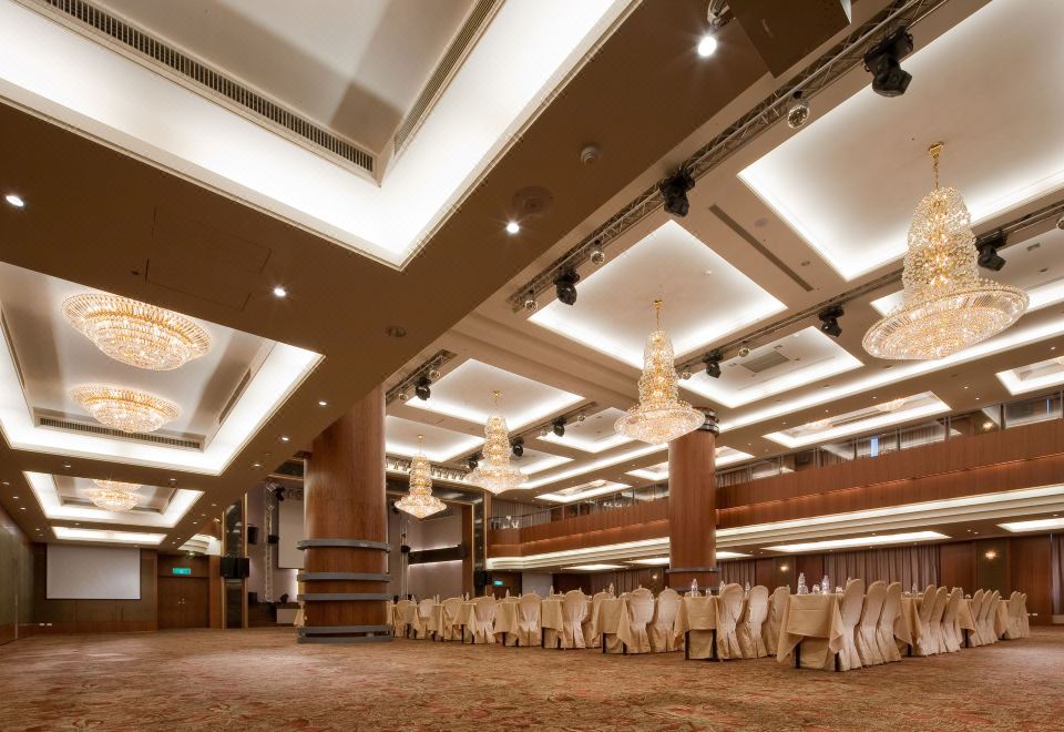 퀴나 플라자 호텔