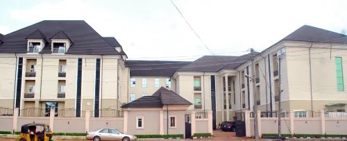 Ritz-Carinton Suites Hoteles en Enugu North