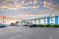 Econo Lodge Oacoma - parking