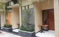 Hary's Homestay Hotels in Kademangan