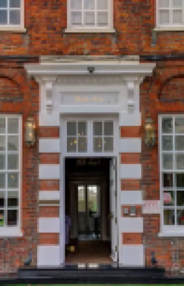 Baylis Park Hotel