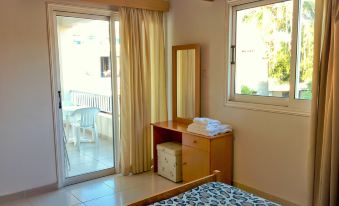 Zoe's Court - Housity
