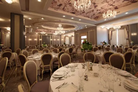 Tresor Le Palais Timisoara, Curio Collection by Hilton