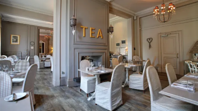 White Hart Hotel & Apartments