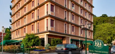 Hotel Ambasciatori Отели рядом с достопримечательностью «Via delle Grazie»