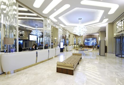 크라운 플라자 버사 컨벤션 센터 & 더말 스파 외관