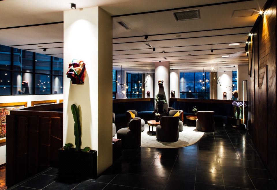 아틱스 호텔 로비