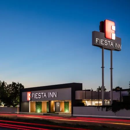 Fiesta Inn San Luis Potosi Glorieta Juarez Отели рядом с достопримечательностью «Парк Тангаманга»
