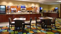 Holiday Inn Express GROVE CITY (OUTLET CENTER) by IHG - breakfast