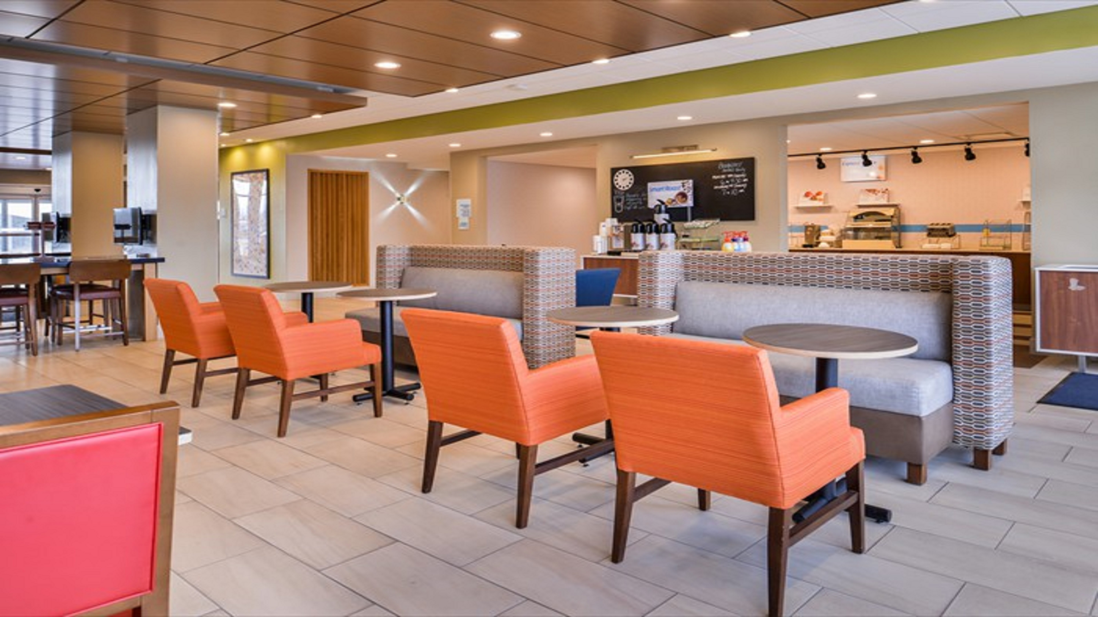 Holiday Inn Express & Suites - Parkersburg East, an Ihg Hotel