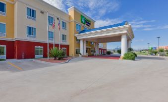 Holiday Inn Express & Suites Alpine Southeast