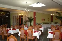 West Hotel an der Sächsischen Weinstrasse - breakfast