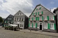 Hotel Gräfrather Hof Hotels near KGV Ohligs-Heide e.V.