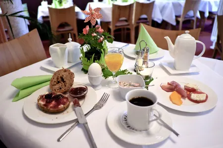 Hotel Elysee Отели рядом с достопримечательностью «Pavillon»