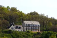 Logis Hôtel-Restaurant Imago Отели в г. Бомон-ан-Верон