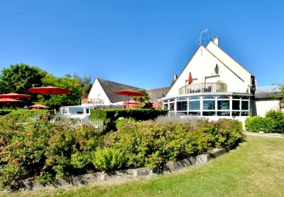 Les Terrasses de Saumur - Hôtel & Appartements - Restaurant & Spa (Logis) Отели в г. Дистре