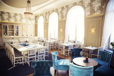 Grand Hotell Hörnan Отели рядом с достопримечательностью «Главное здание университета»