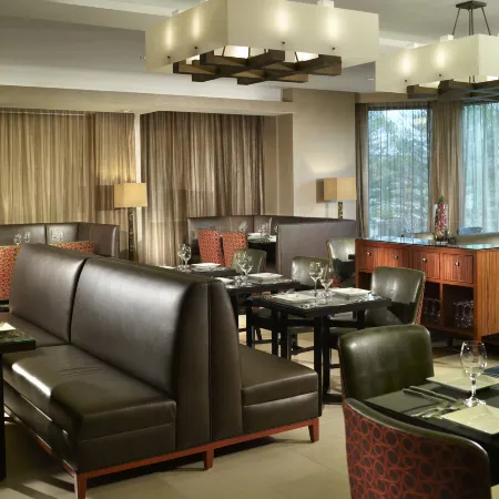JW Marriott Atlanta Buckhead Отели рядом с достопримечательностью «Торговый центр Lenox Square»