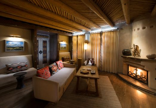 로즈우드 인 오브 더 아나사지