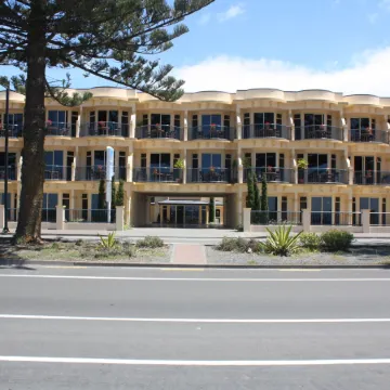 Shoreline Motel