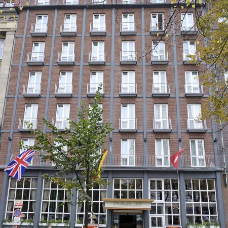 Kleinhuis Hotel Baseler Hof Hamburg Отели рядом с достопримечательностью «Ратуша Гамбурга»