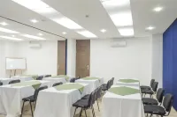 Hotel Regency Suites la Feria