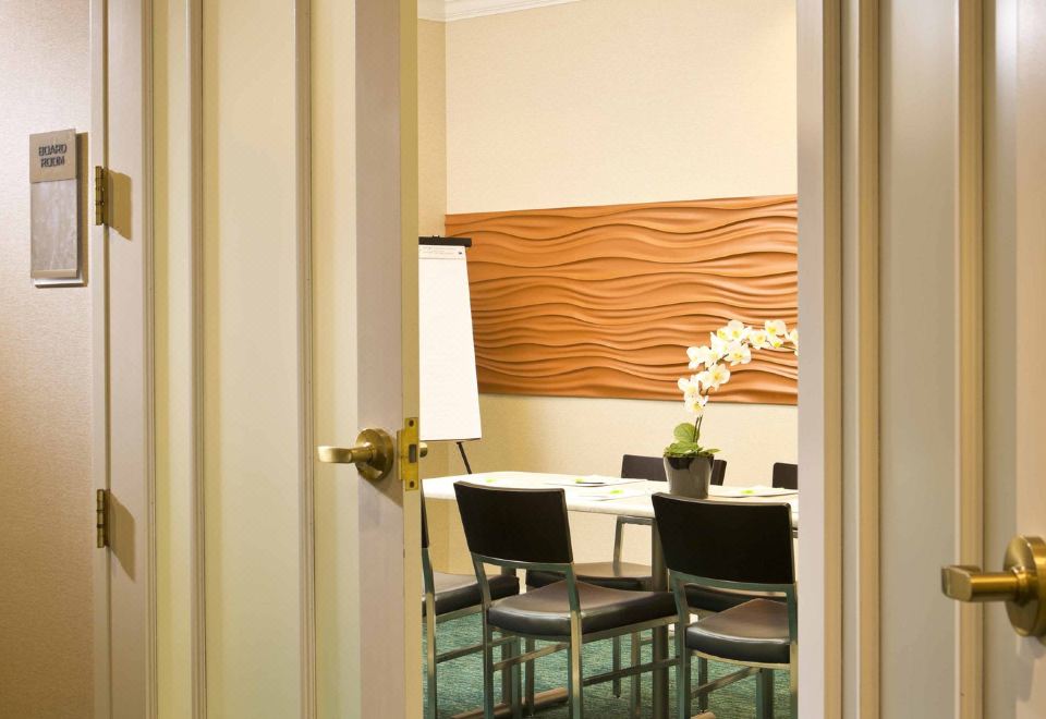 스프링힐 스위트 실내 수영장