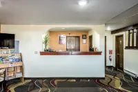 Scottish Inn & Suites - Eau Claire - Parkplatz